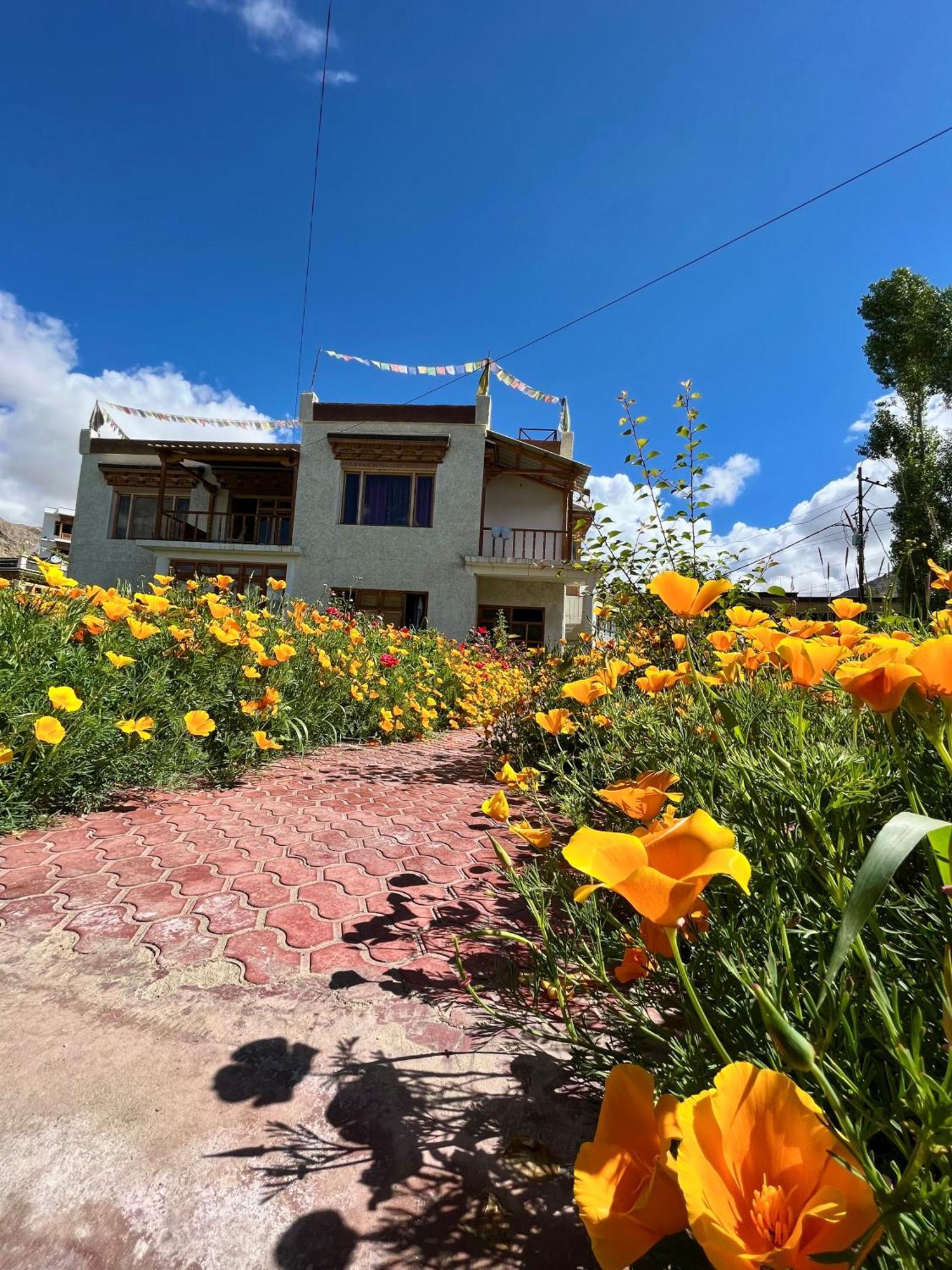 Chakzot Garden House Hotel Leh Ngoại thất bức ảnh